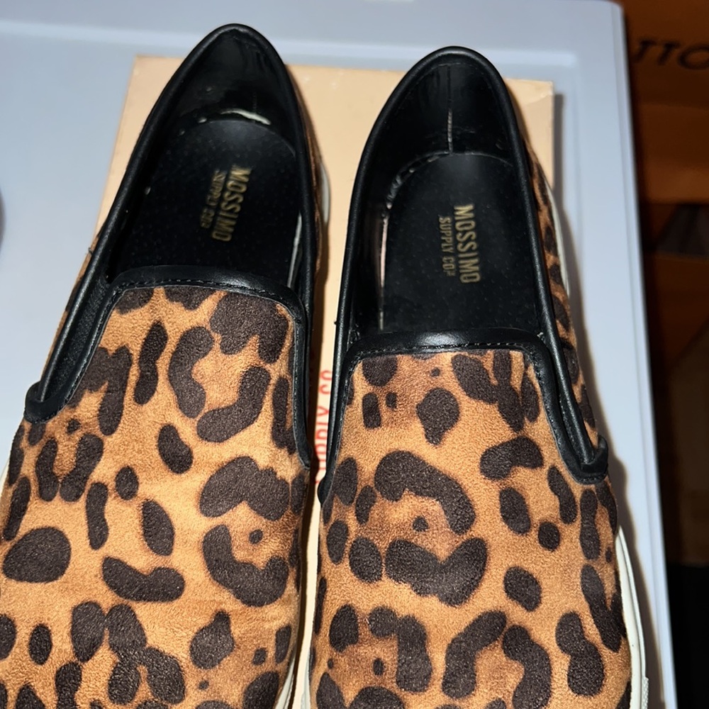 Cheetah Slide on. Size 7.5